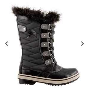 SOREL Kids’ Tofino II Waterproof Winter Boots in Black/Quarry